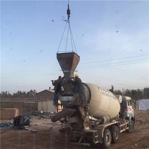 弥渡县“精准瞄准”—— 吊车的 “定位导航” 技术