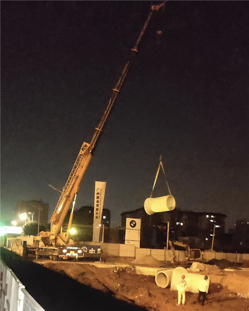 弥渡县“弯臂矫正”—— 吊车的 “形变补偿” 技术